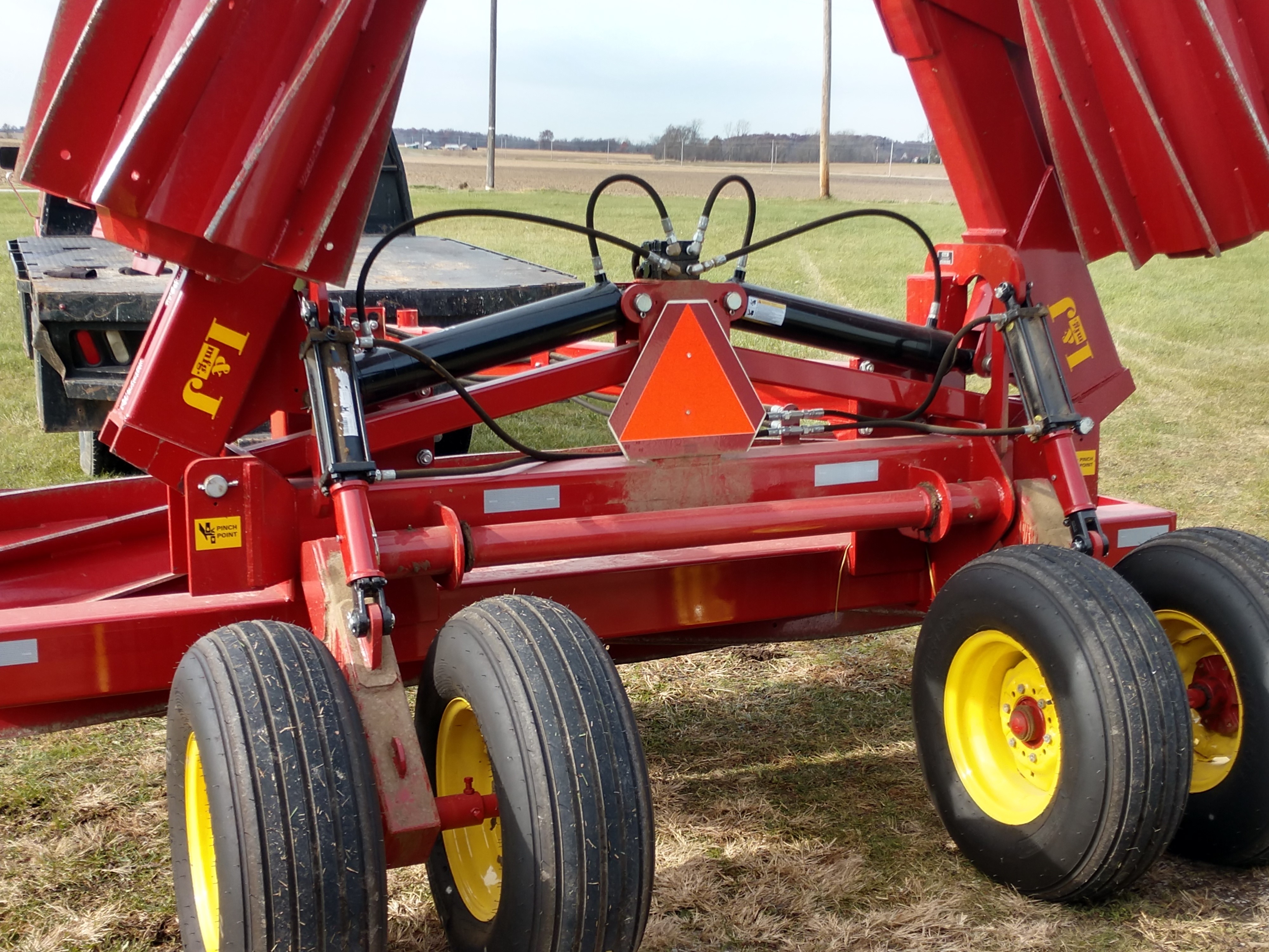 crop roller red